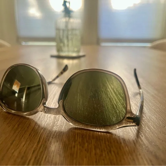 Banana Republic Sunglasses - Picture 2 of 6